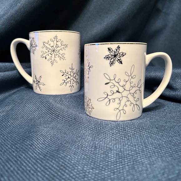 Servappetit White Mug Set of 2 w Varied Delicate Gold Black and Silver Snowfakes - Picture 5 of 7